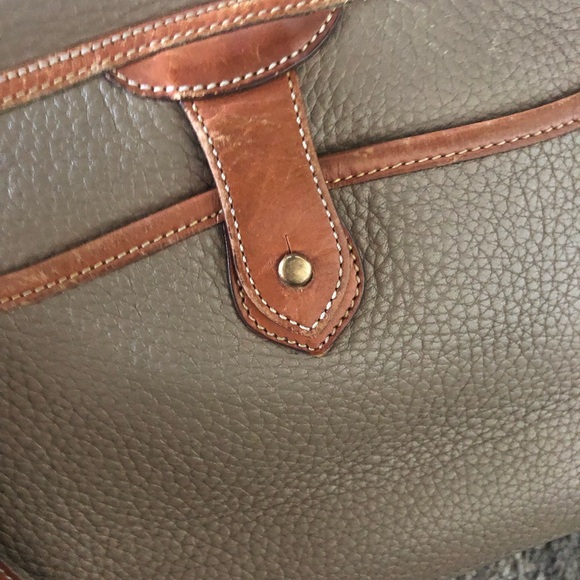 ✨BEAUTIFUL✨ Dooney and Bourke crossbody - Picture 5 of 10